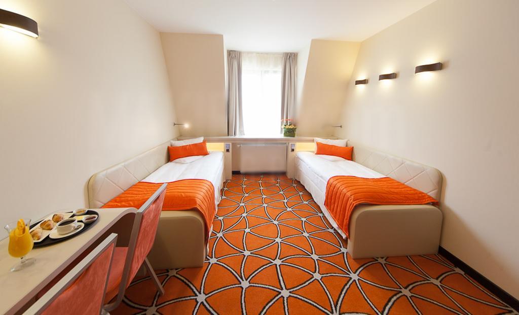 Hotel Eclipse Domasław Quarto foto