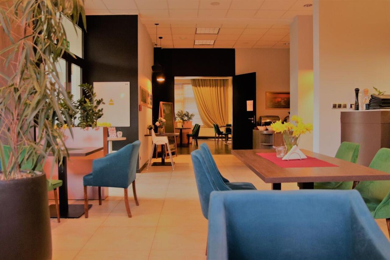 Hotel Eclipse Domasław Exterior foto