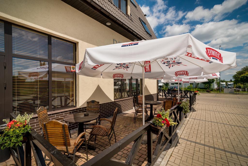Hotel Eclipse Domasław Exterior foto